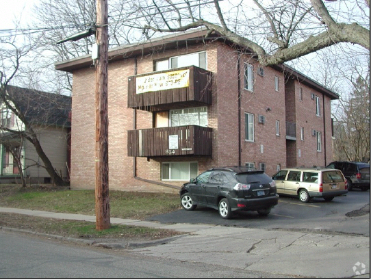 Building Photo - Brown Street Apartments