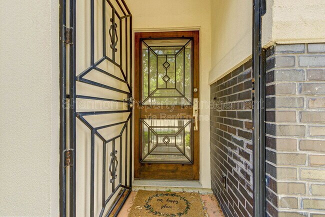 Building Photo - 113 Tuam St
