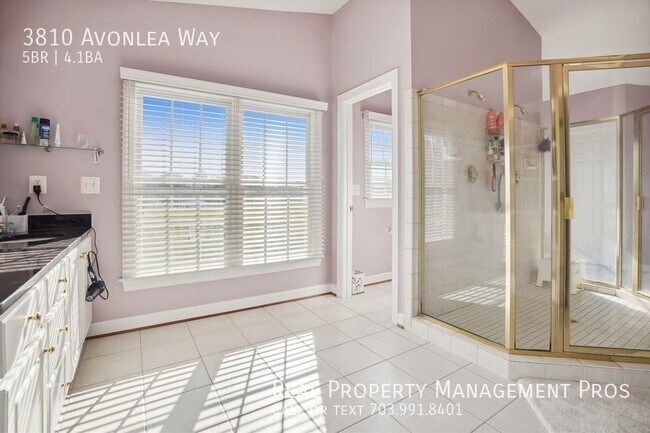 Building Photo - Gated Community, 10 Acres