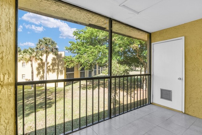 Building Photo - 112 Meadows Cir