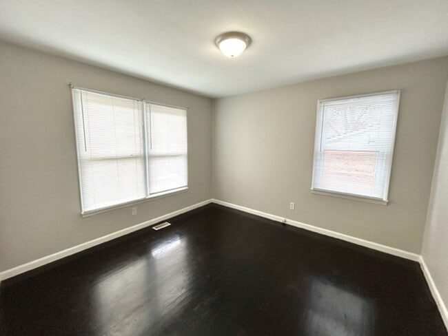 Building Photo - THREE BEDROOM ONE AND HALF BATH BRICK RANCH HOME