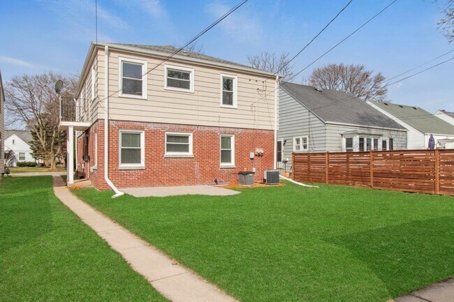 Building Photo - 3034 N 80th St