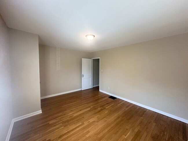 Building Photo - 230-232 W Pacemont