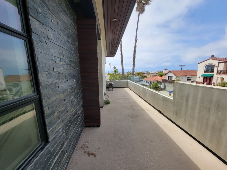 Primary Front Balcony - 410 Miramar Dr