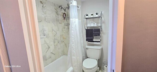 Building Photo - 1200 Hibiscus Ave