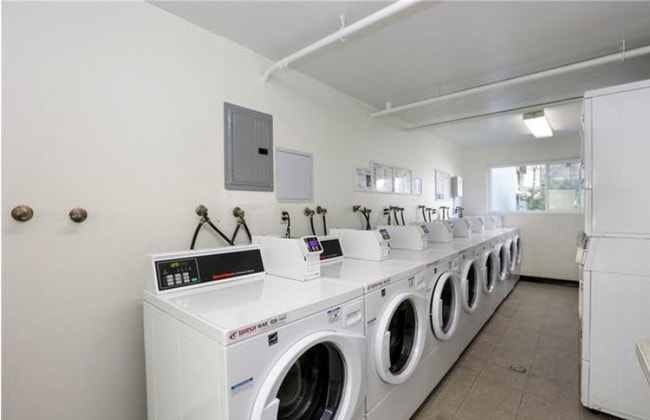Laundry room - 1720 Ardmore Ave