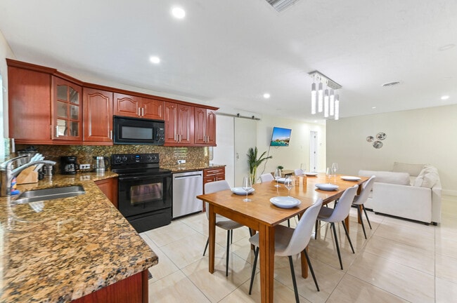 Building Photo - 2128 Dock St