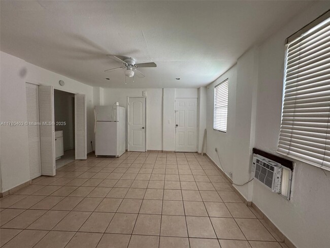 Building Photo - 1664 SW 9th St