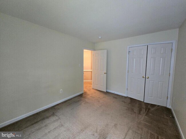 Building Photo - 832 Fox Den Rd