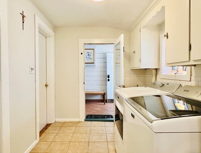 Building Photo - 301 Haviland Rd