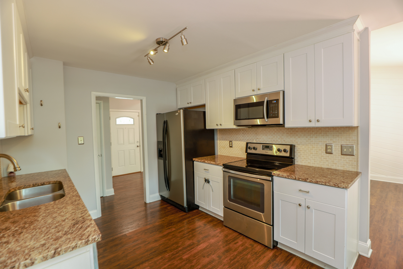 Plenty of room to cook your favorite meals - 701 Marbleridge Rd