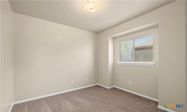 Building Photo - 2908 Southhill Dr