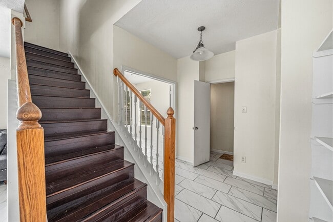 Building Photo - 9641 Weldridge Dr