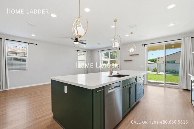 Building Photo - 9504 E Theia Dr