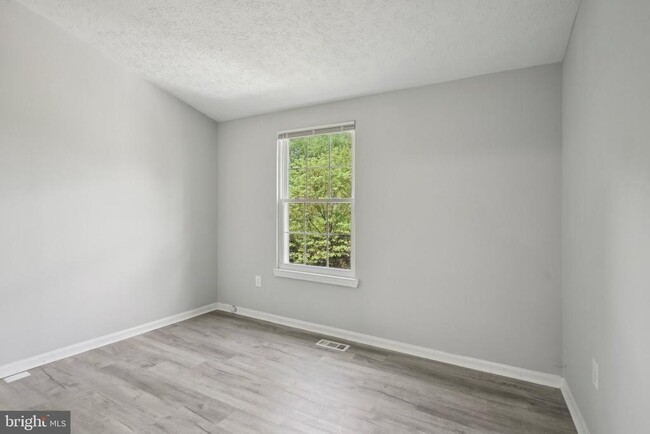 Building Photo - 7726 Mandan Rd