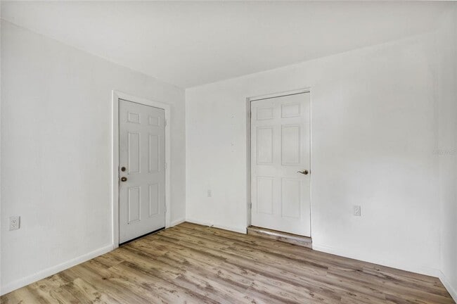 Building Photo - 4130 Lake Saunders Dr