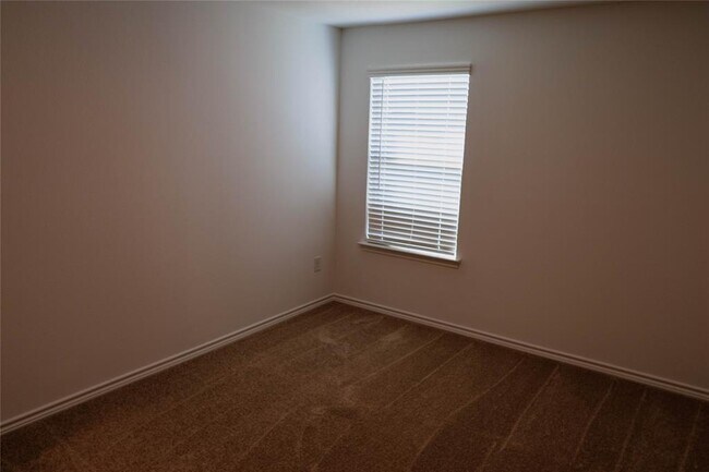 Building Photo - 15126 Cyn Rpds Rd