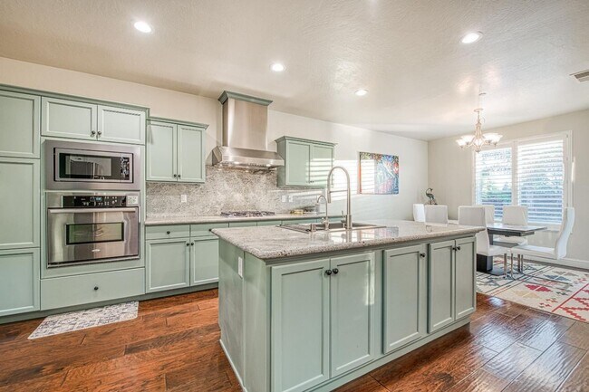 Building Photo - Spacious Home on Oversized Lot with Pool and Solar!