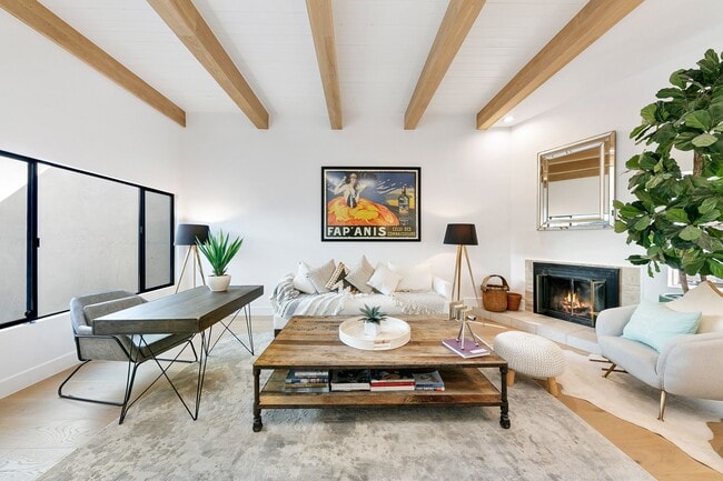 Building Photo - 6502 Dume Dr