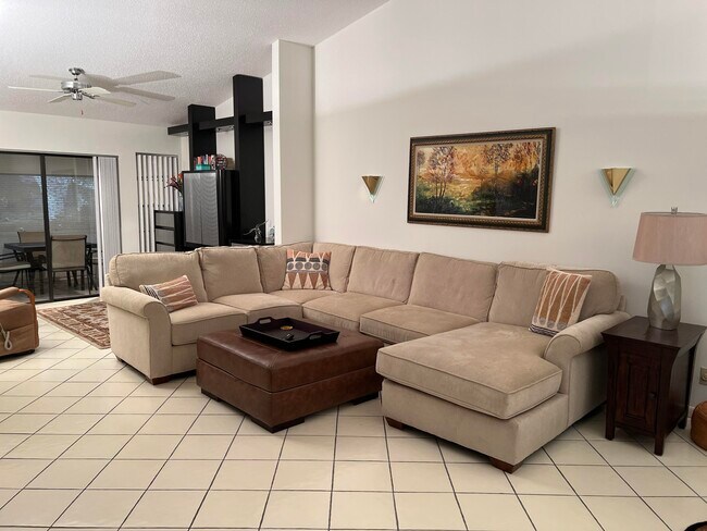 Building Photo - 10555 Garden Palm Ct