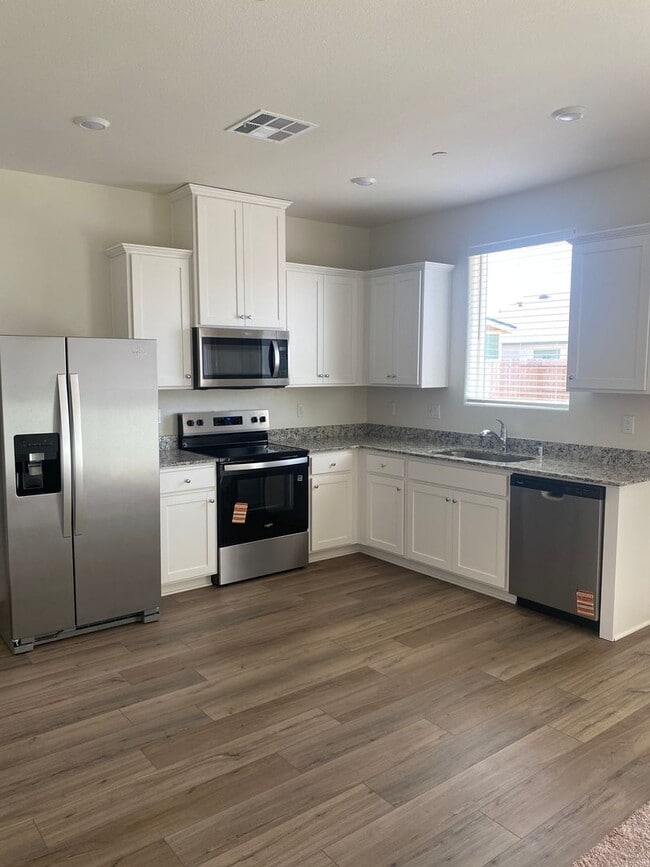Building Photo - Brand New Home!