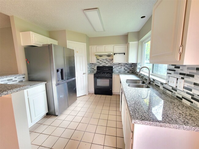 Building Photo - 3610 Bartons Ln