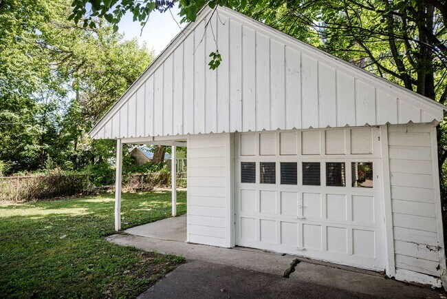 Building Photo - 3428 Beaumont Dr