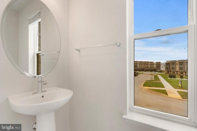 Building Photo - 572 Union St