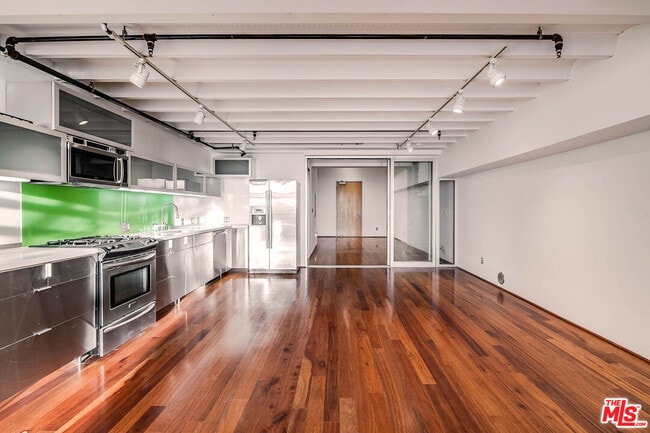 Building Photo - 1850 Industrial St