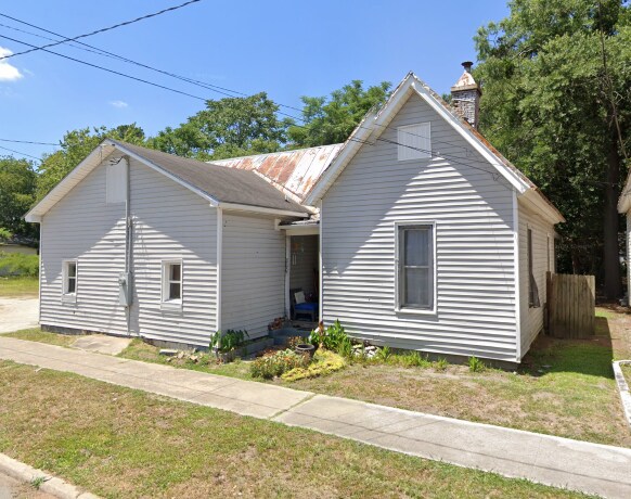 Building Photo - 800 E Caswell St