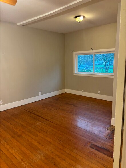 Building Photo - 2148 Tulip St