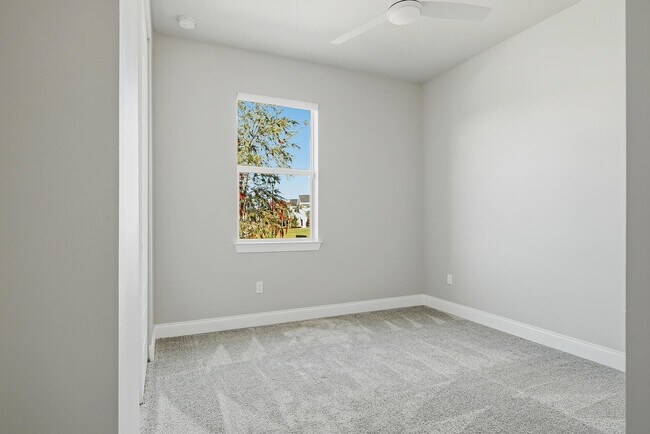 Building Photo - 8558 Dahlia Cir