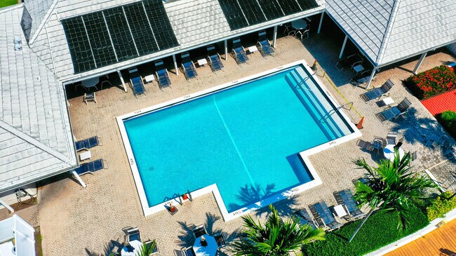 Building Photo - 170 Cypress Club Dr