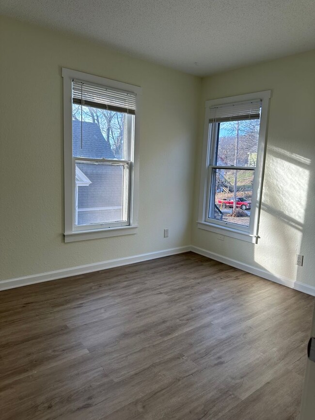 Building Photo - Newly Updated 2 bedroom 1 bath in Excelsio...