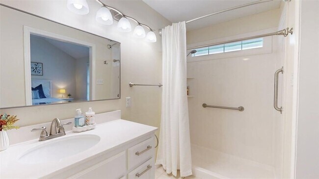 Building Photo - 810 Camellia Ct