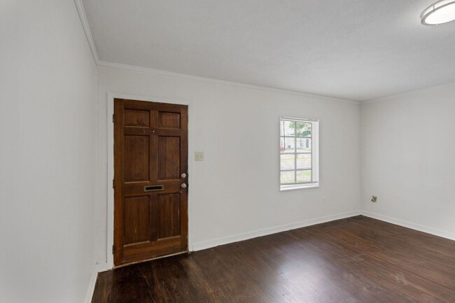 Building Photo - Charming 1BR Duplex in Jackson