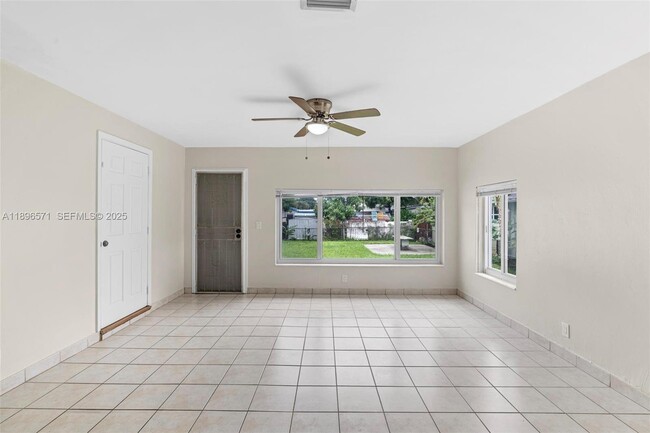 Building Photo - 1221 NW 34th Ave