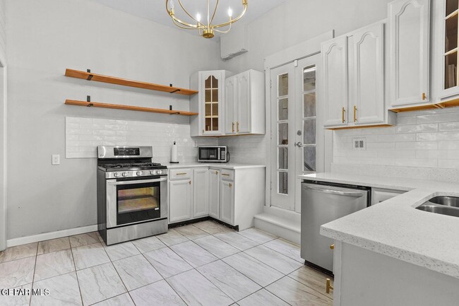 Building Photo - 3225 Fort Blvd