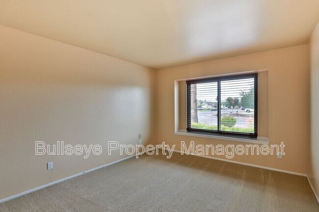 Building Photo - 7153 S Butte Ave