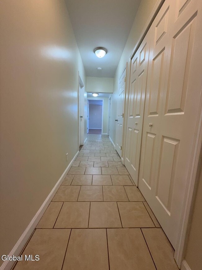 Building Photo - 314 Main St