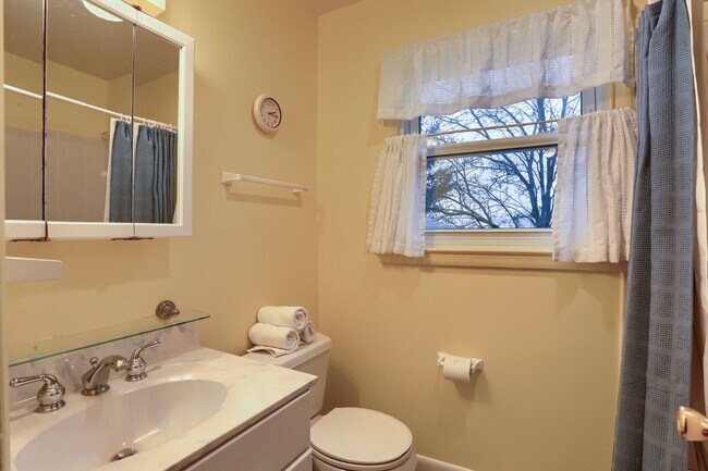 Building Photo - 113 E Woodland Dr