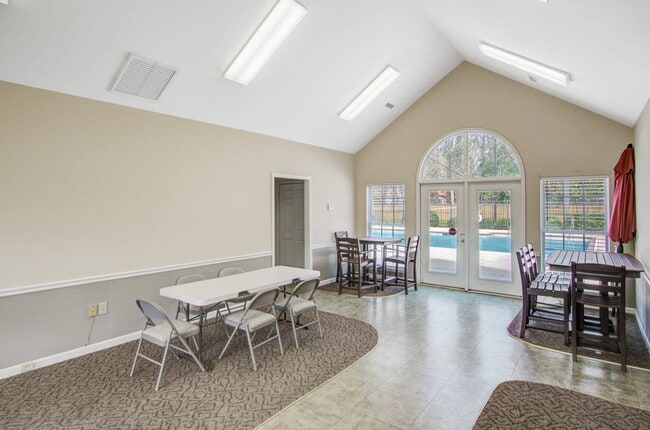 Building Photo - 2494 Etiwan Ave