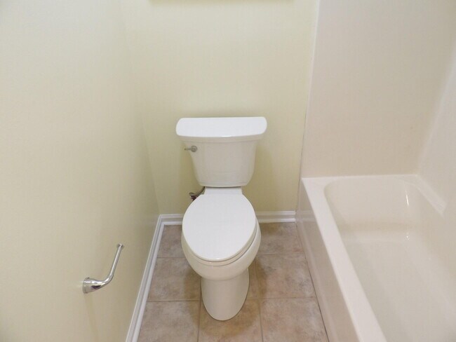 Building Photo - 102 Cedar Dr