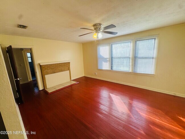 Building Photo - 8041 Oakwood St
