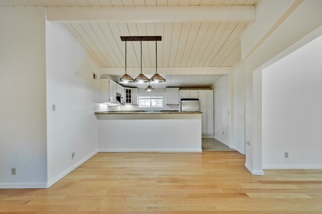 Building Photo - Spacious 4 Bed 3 Bath Home in Highly Desir...