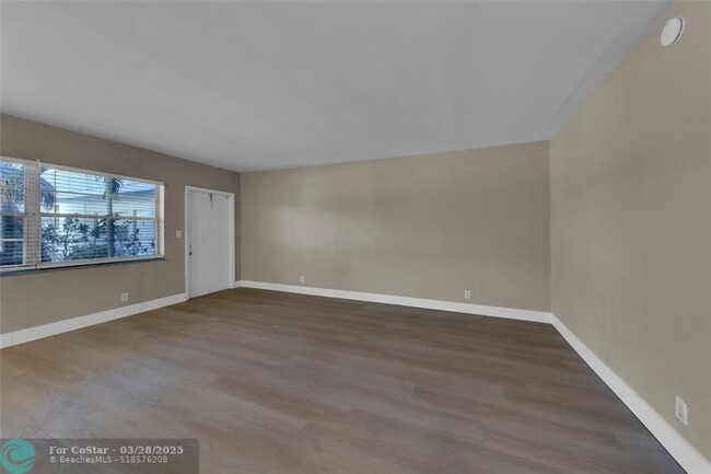 Building Photo - 2201 NE 36th St