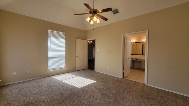 Building Photo - 1606 Jennifer Dr