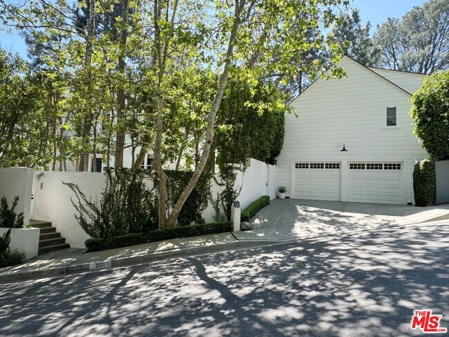 Building Photo - 2121 Trently Ln