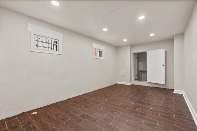 Building Photo - 2429 Ashland Ave