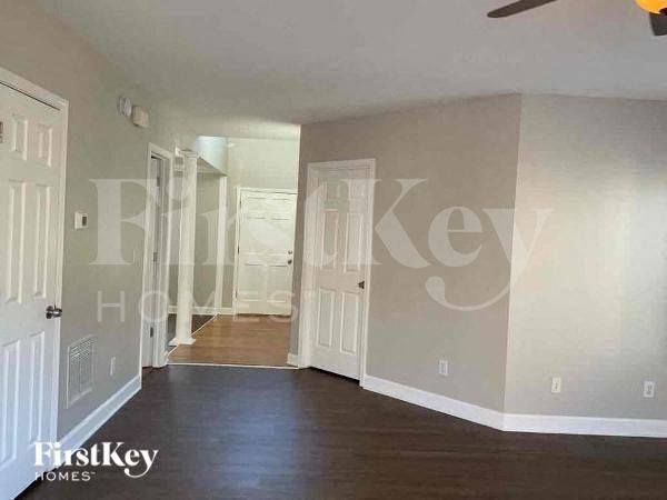 Building Photo - 1520 Maplewood Ct